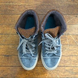 BLOWFISH SNEAKERS SZ 7